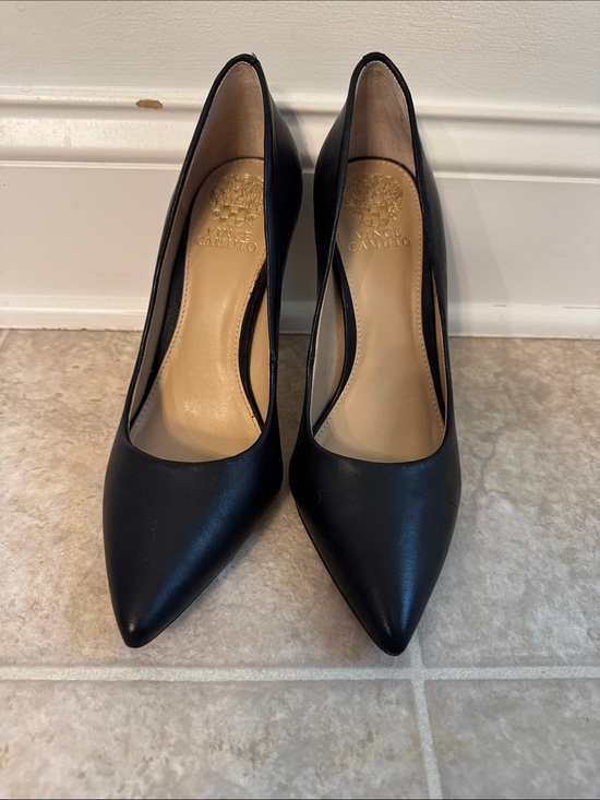 Vince Camuto Shoes - Vince Camuto Black Pointed-Toe Leather Pumps